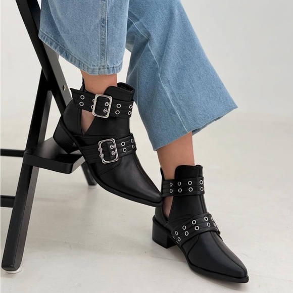Bamboo Oliver Pointed Toe Bootie Double Buckle Open Side | Black Size: 7.5 - Picture 1 of 14